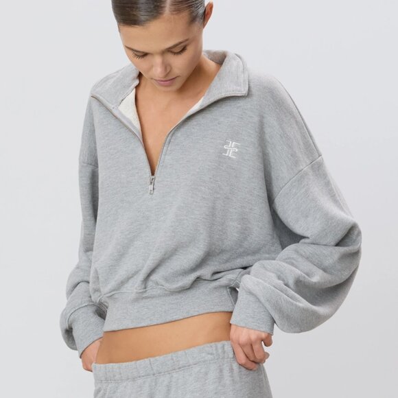 Éterne Cropped Half-Zip Sweatshirt – Heather Grey – Medium - Picture 2 of 7